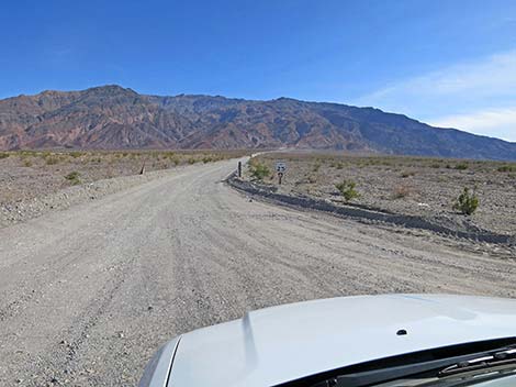 Mosaic Canyon Road